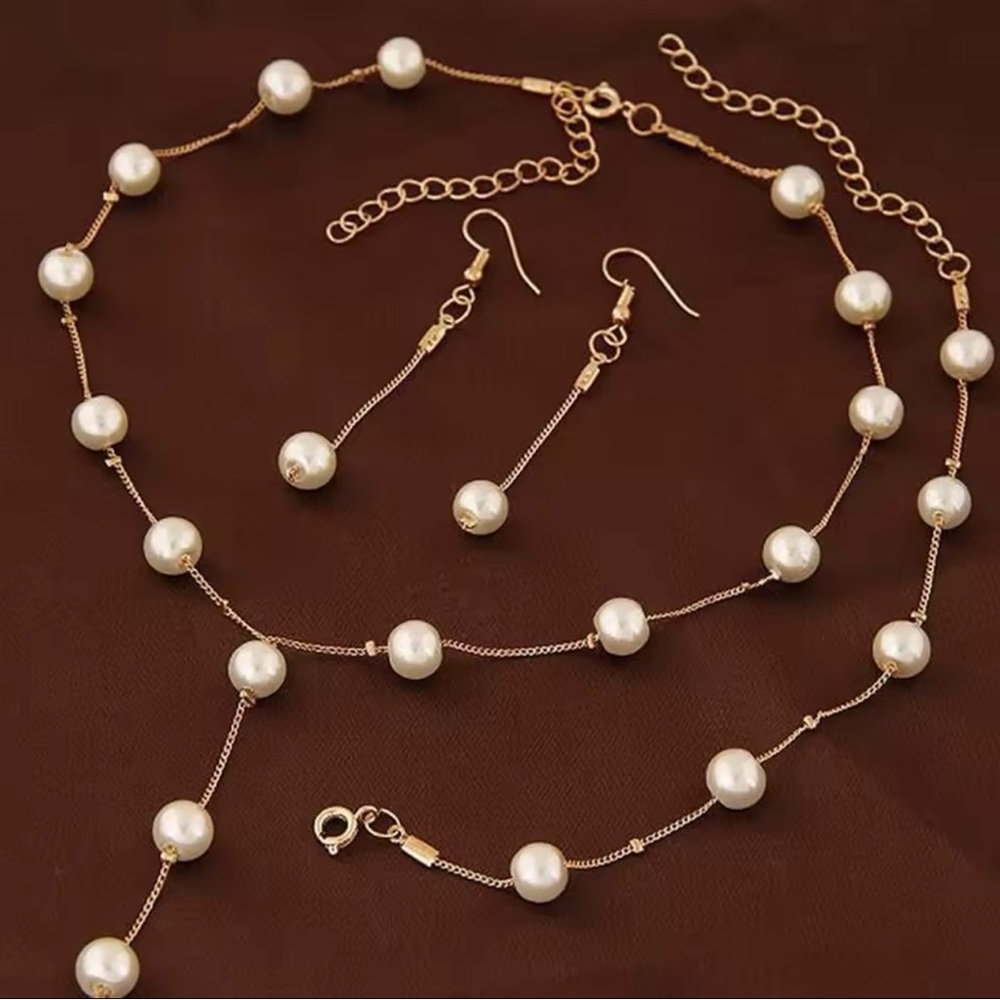 Elegant Pearl Necklace, Bracelet and Earring Gold Set